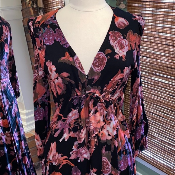 🖤GORGEOUS MAXI🖤 - Picture 3 of 5